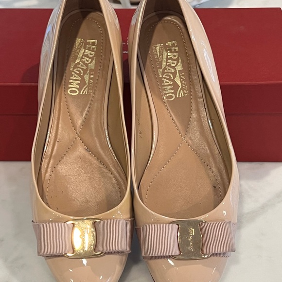 Salvatore Ferragamo's beige color - Picture 3 of 4